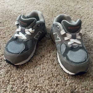 Toddler & Infant Grey New Balance 990 V3, Size US 6 Shoes, Gently Used
